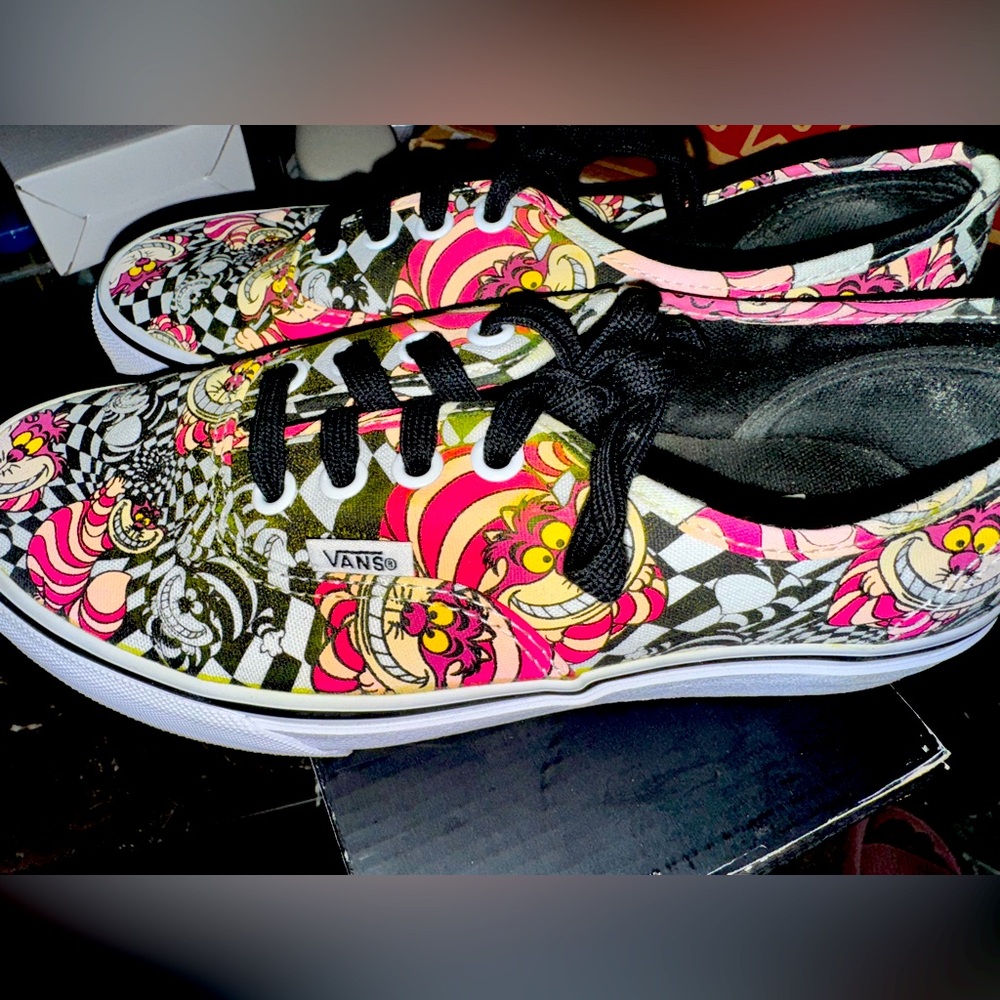 Disney Cheshire Cat Vans lace up shoes - women’s 6